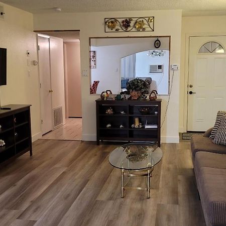 Vacation Home 3.5 Mi To Strip/Dt/Outlt Up To 8 Gst Лас Вегас Екстериор снимка